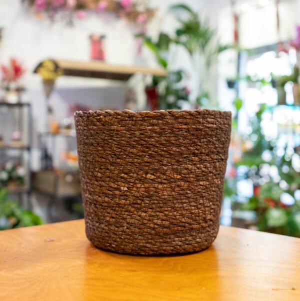 Cesto de mimbre marrón oscuro para plantas de 16x20 cm, ideal como base decorativa